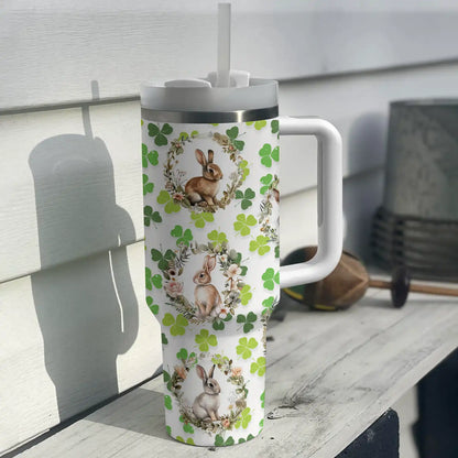 Glänzender Tumbler-Hase Happy Patrick's Day