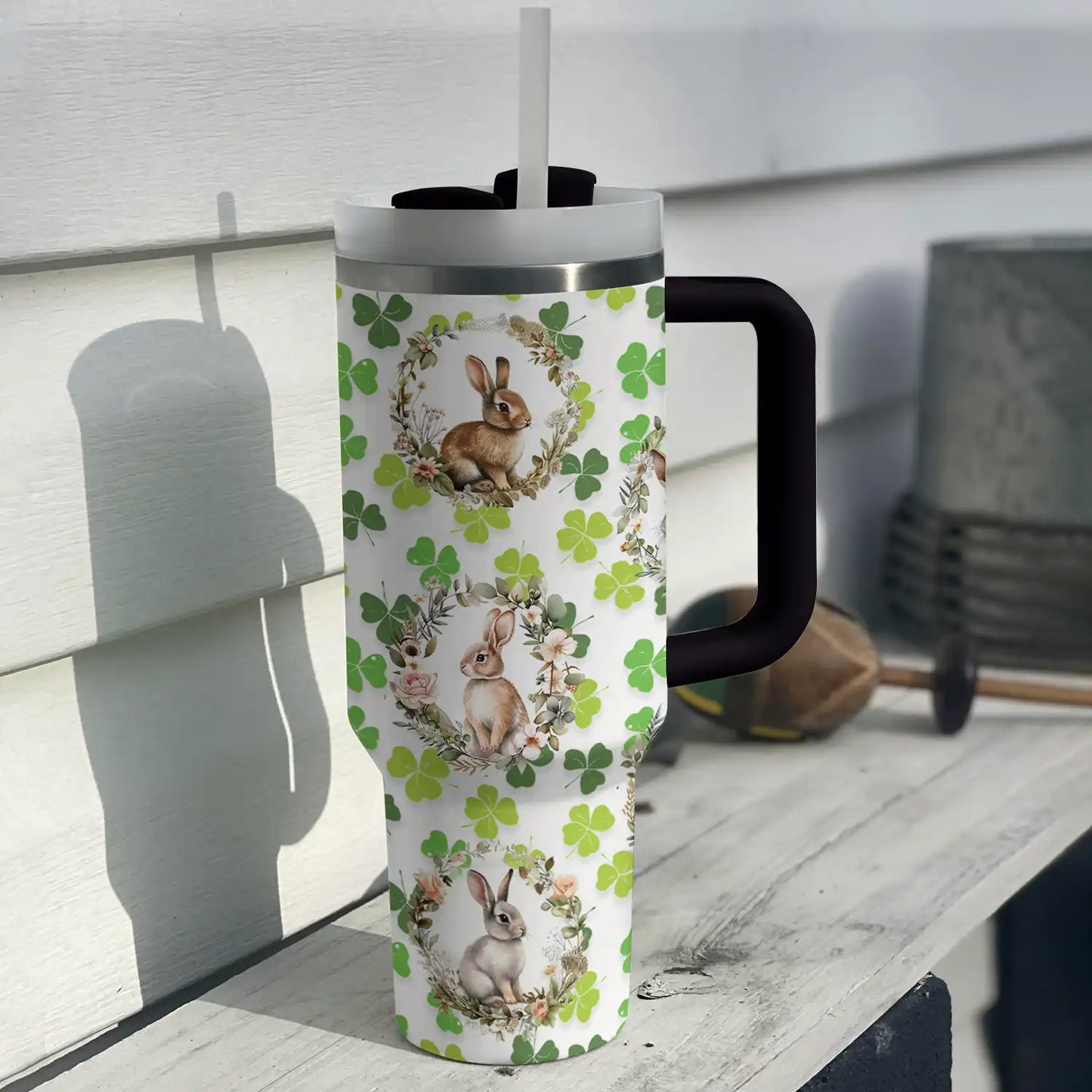 Glänzender Tumbler-Hase Happy Patrick's Day