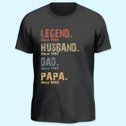 Shineful T-Shirt Legend, Ehemann, Vater und Papa seit – personalisiertes Unisex-T-Shirt