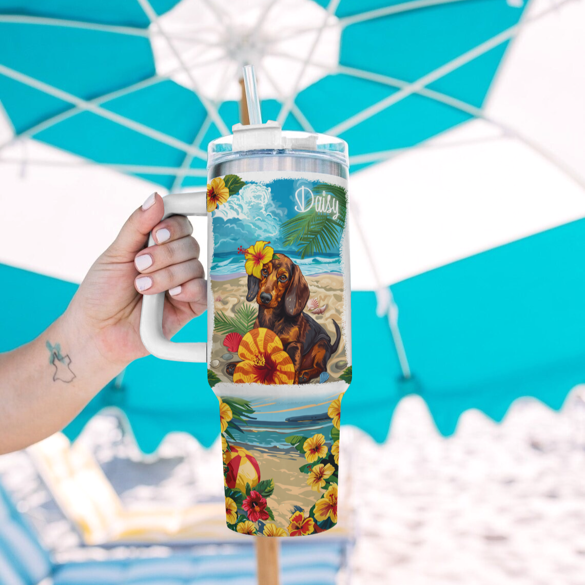 Glänzender personalisierter Becher Beachy Doxie