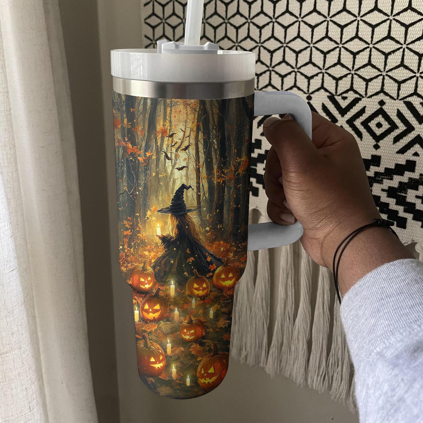 La sorcière Shineful Tumbler dans la forêt mystique